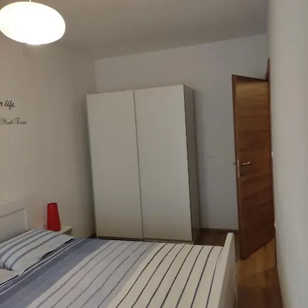 Apartment Dana 普拉